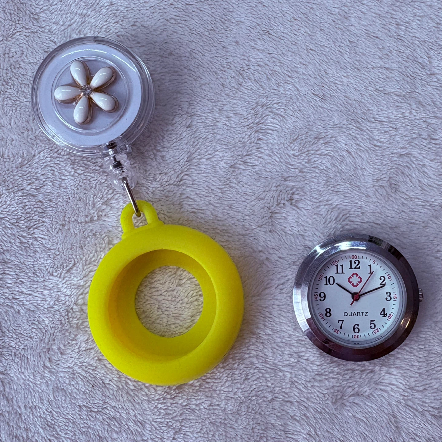Lancardo Retractable Nurse Watch Yellow Silicone Floral Clip - photo 5