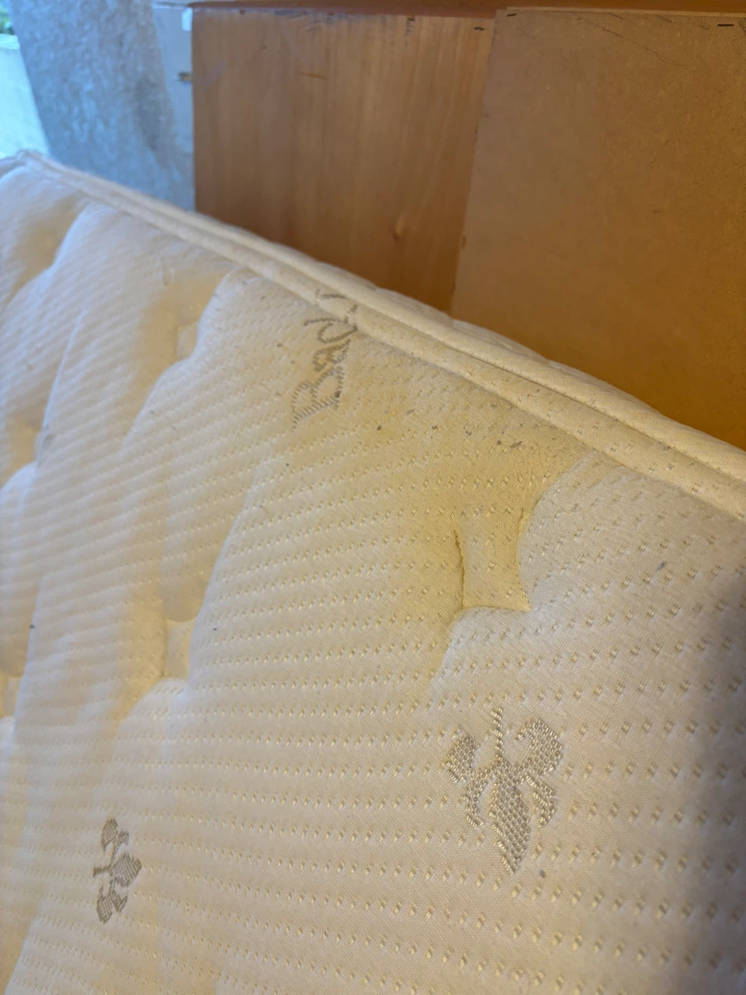 Queen size mattress and box spring - photo 2