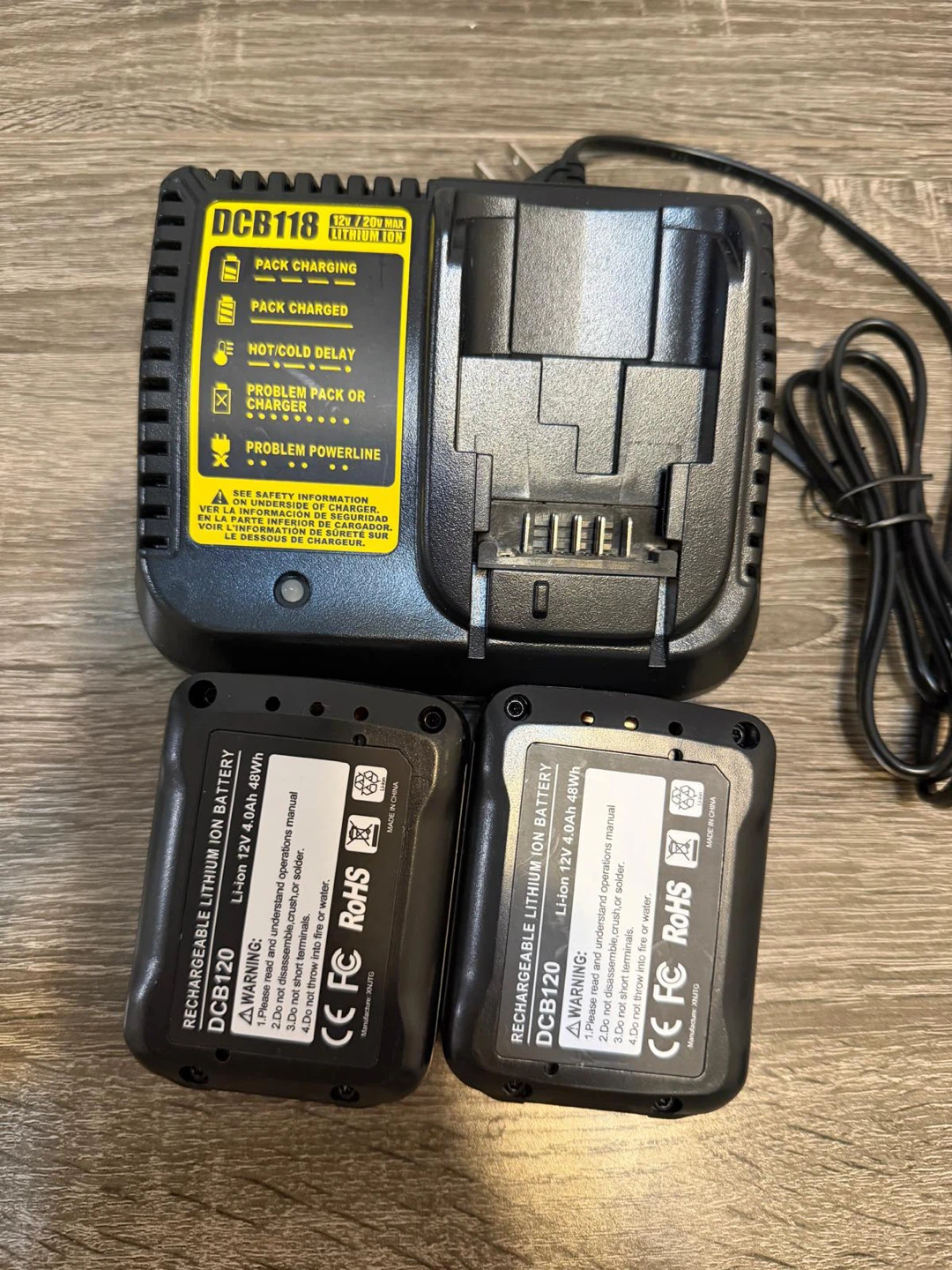 New DeWALT DCB118 Fast Charger & (2) 20V MAX Lithium. - photo 2