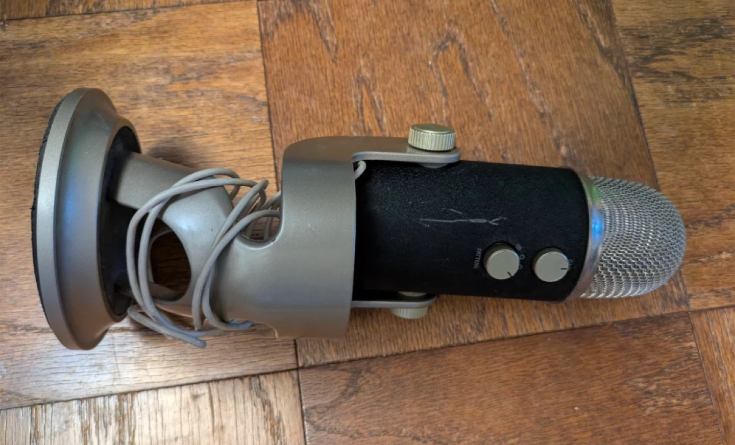 Blue Yeti USB Microphone with Ring Light Stand - photo 2