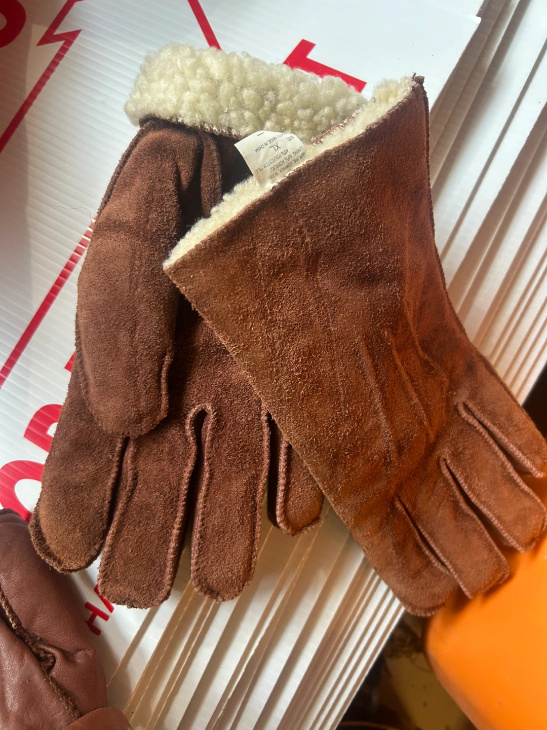 Leather Gloves with Thinsulate Insulation