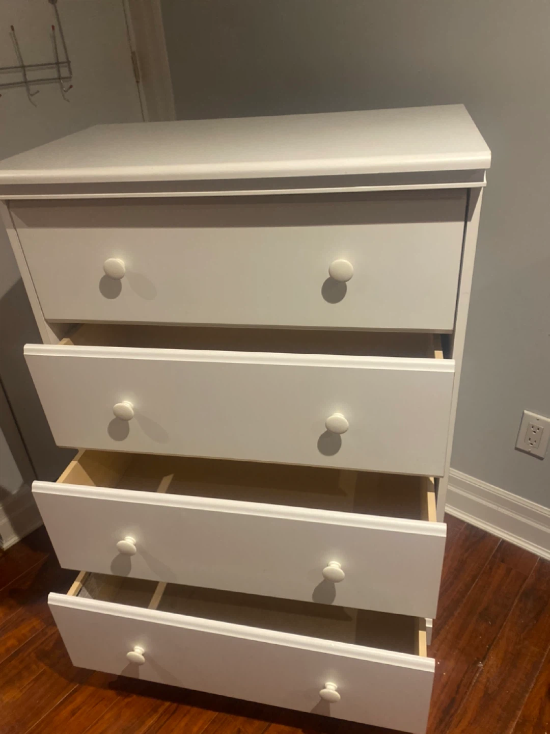 White 5-Drawer Dresser - photo 4