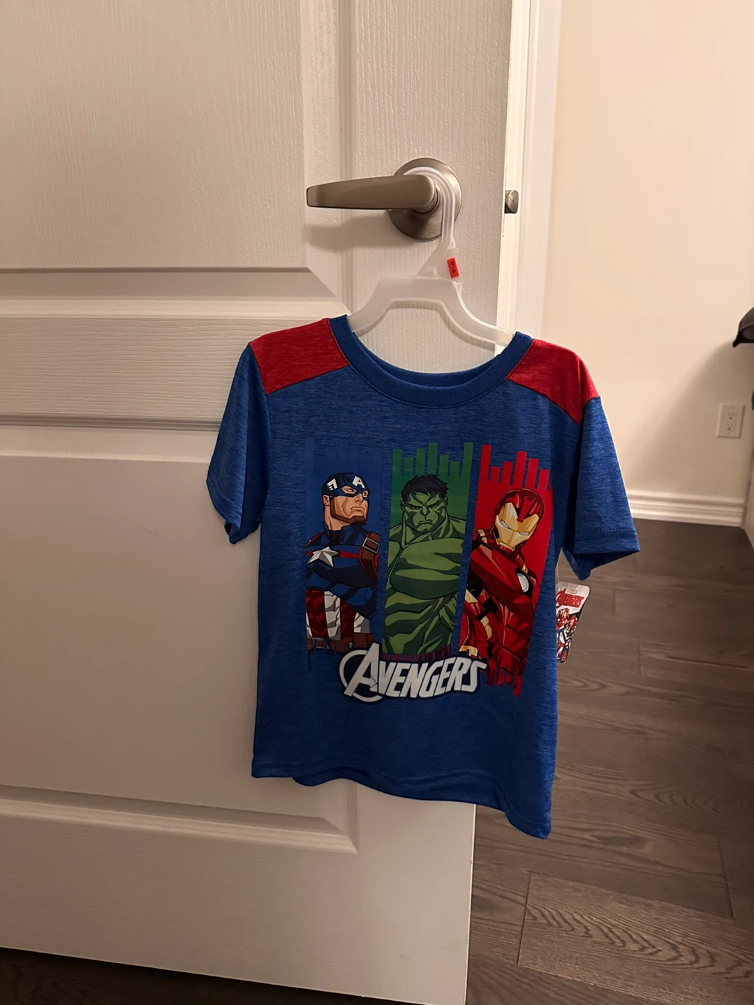 Brand new Boys Marvel Avengers Blue T-Shirt, Size 6