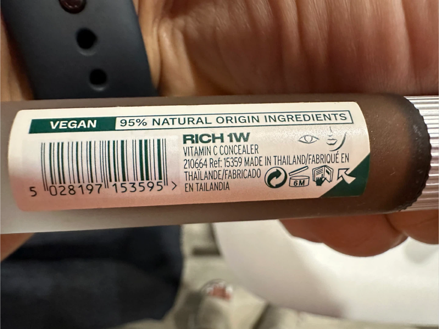 The Body Shop Vitamin C Concealer & Fresh Nude Foundation - photo 3