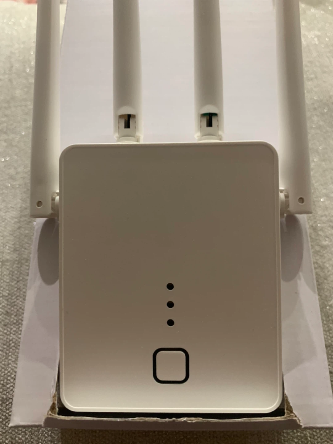White WiFi Repeater with 4 Antennas - photo 5