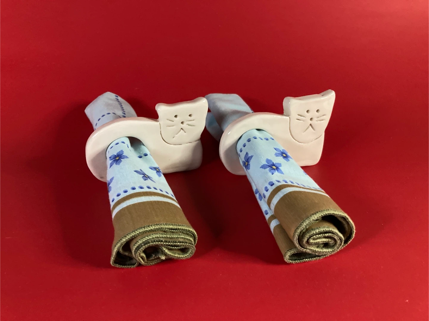 Set of 2 Cream Handmade Ceramic Cat Napkin Rings 🧡 - photo 4