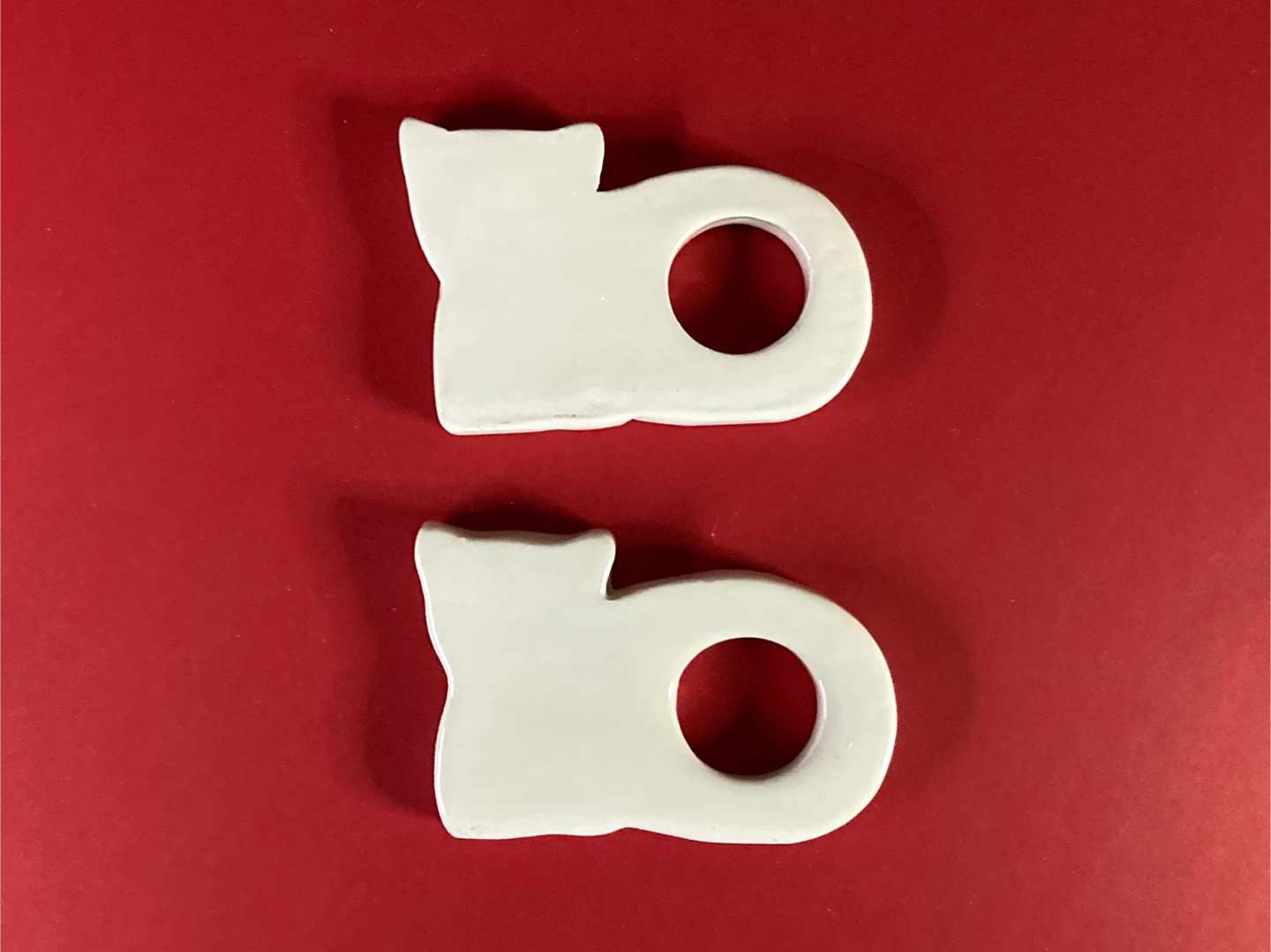 Set of 2 Cream Handmade Ceramic Cat Napkin Rings 🧡 - photo 3