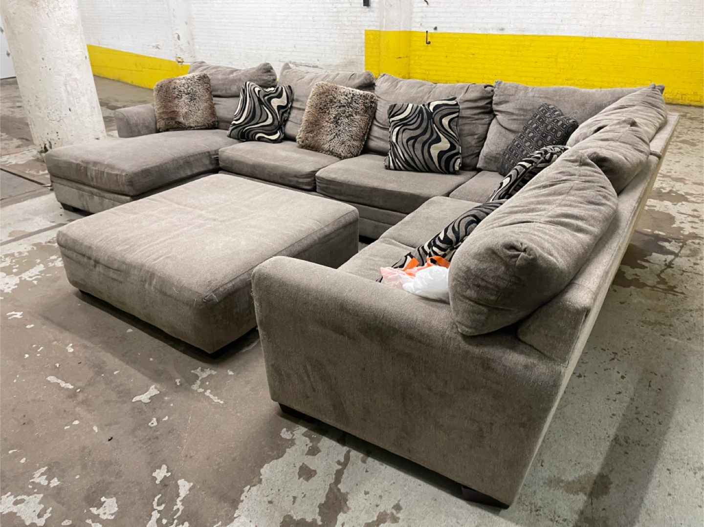 Sectional Sofa with Chaise
