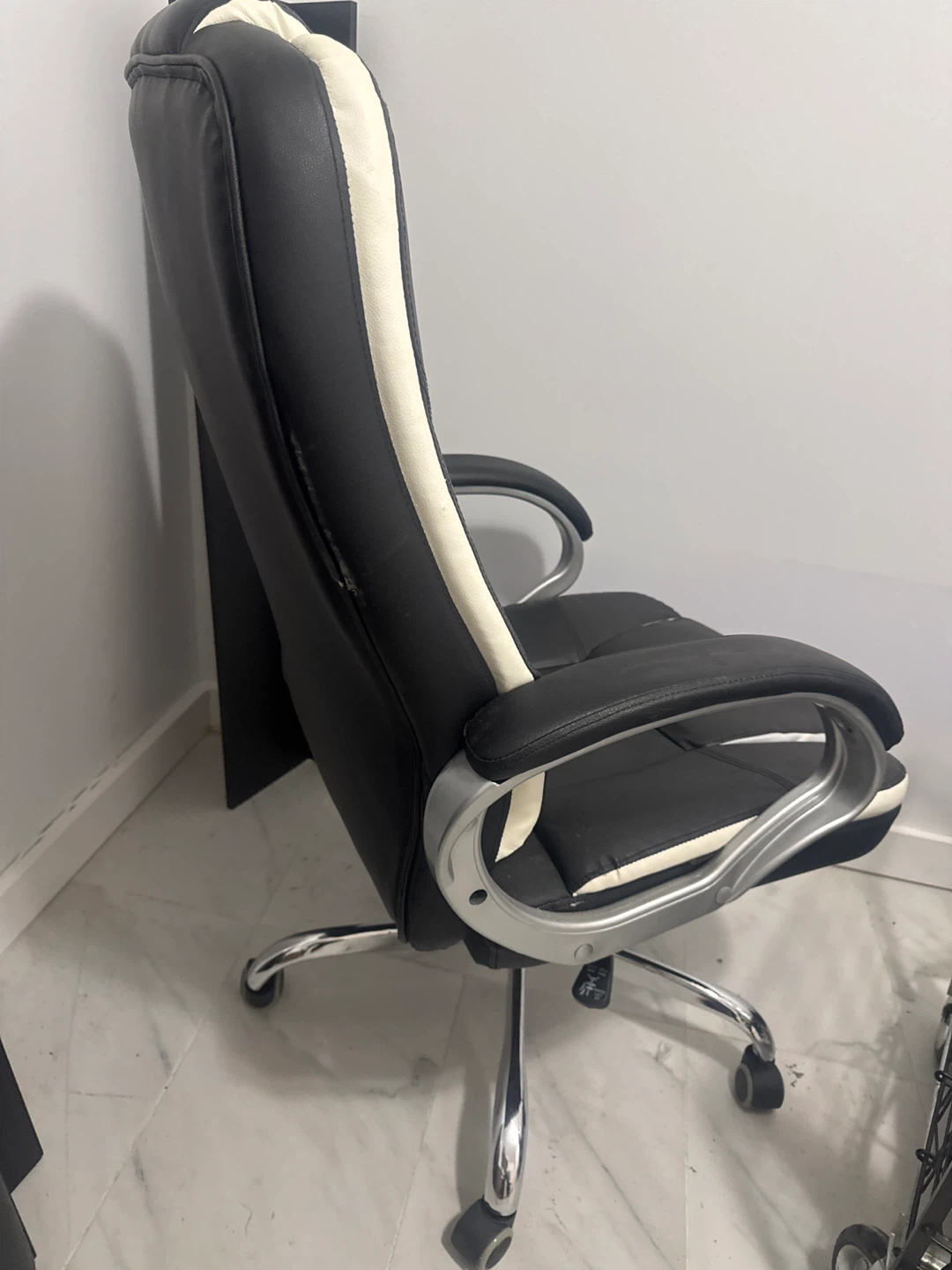 Black and White Office Chair - photo 2