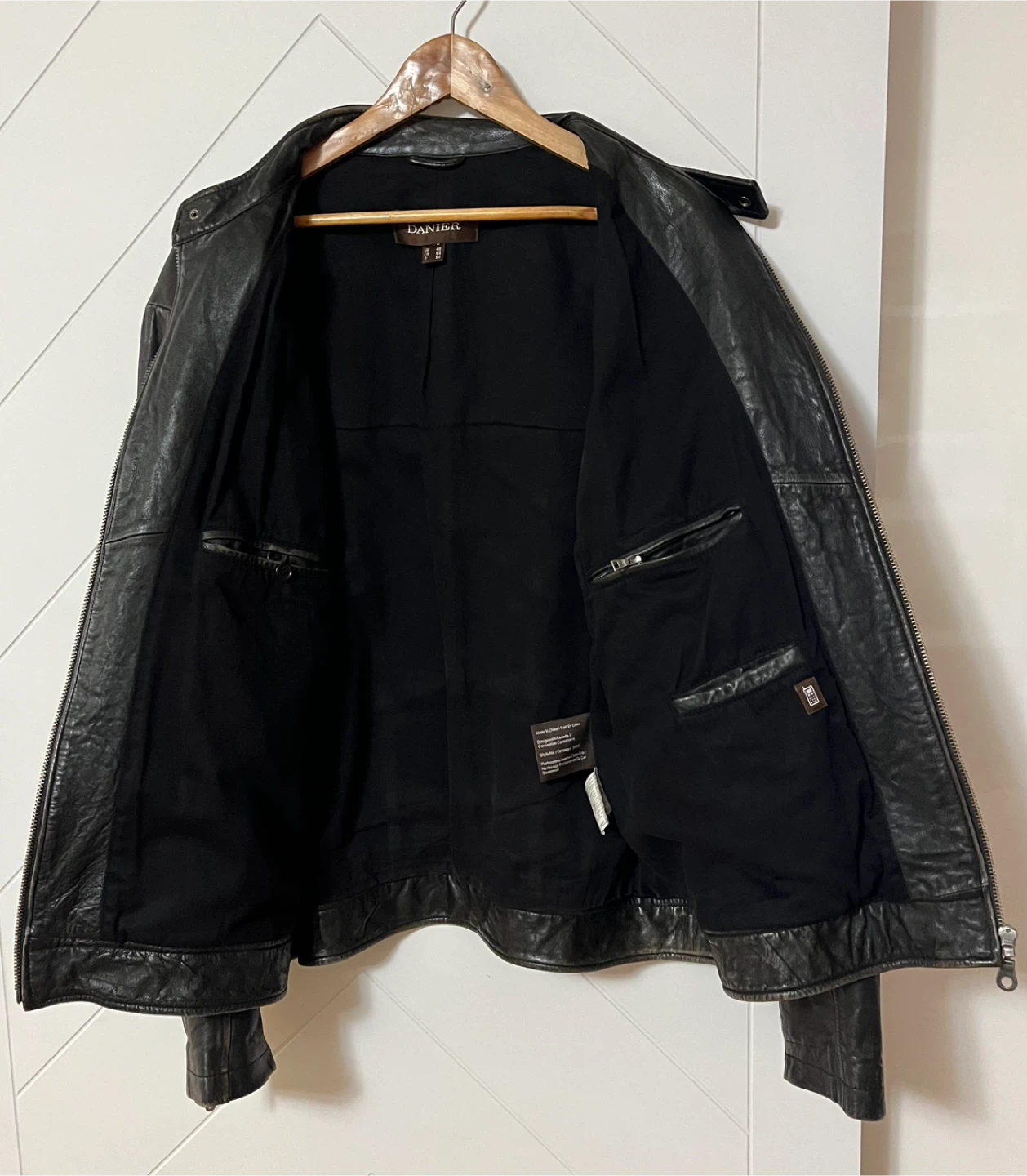 Danier Leather Jacket Men XL - photo 4