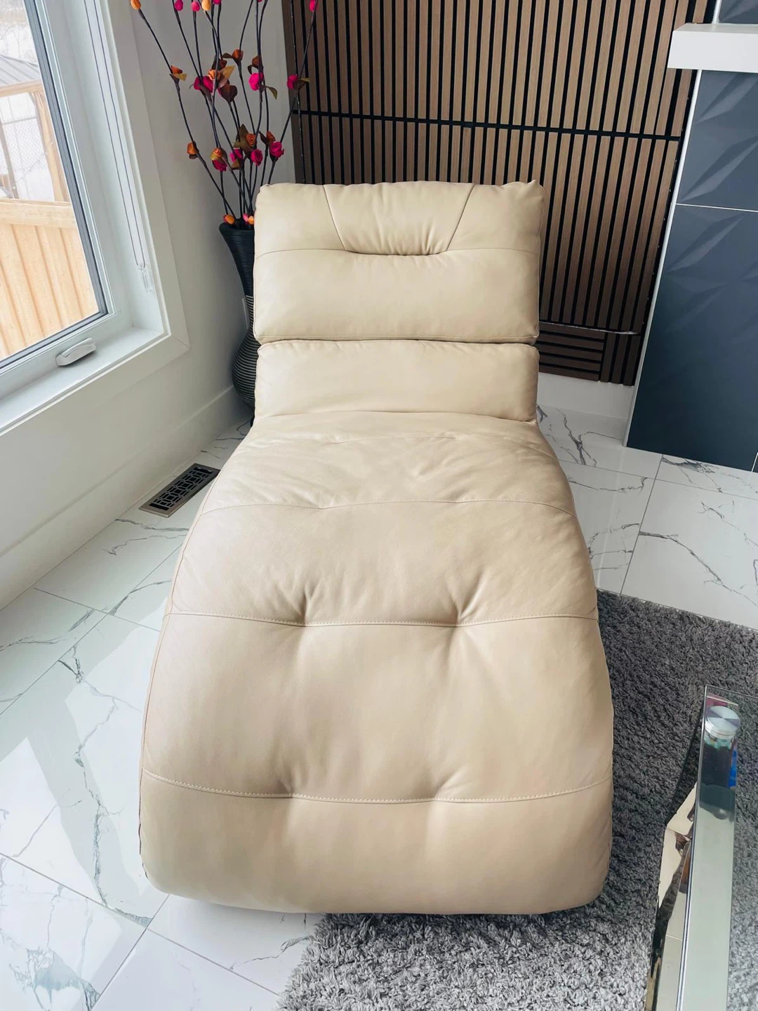 Cream Leather Chaise Lounge - photo 2