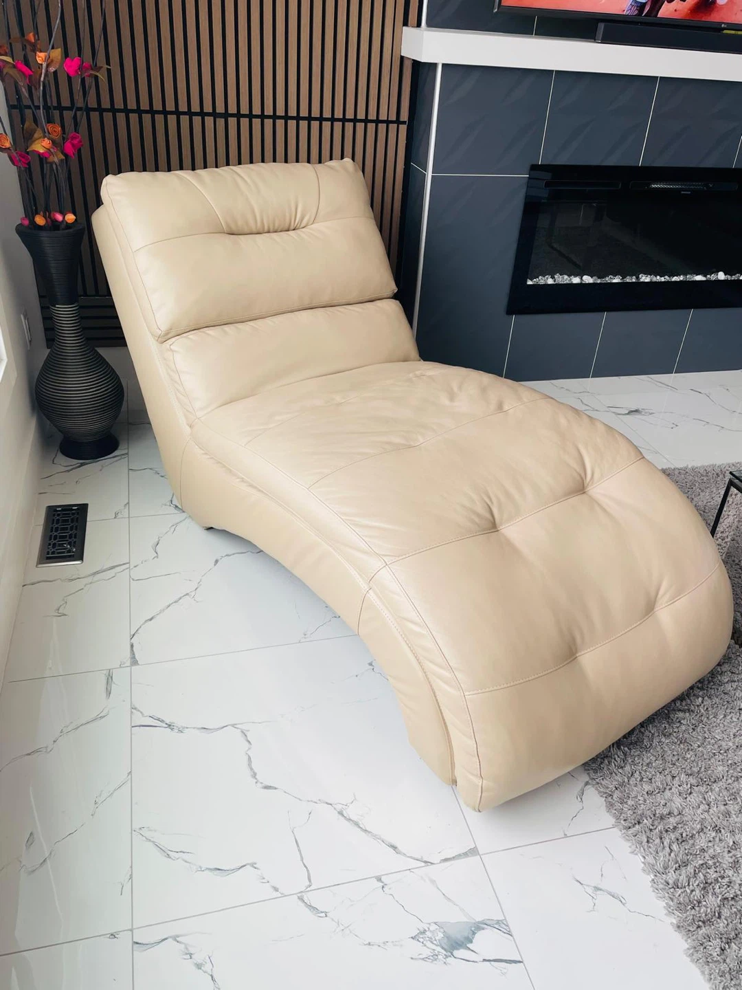 Cream Leather Chaise Lounge