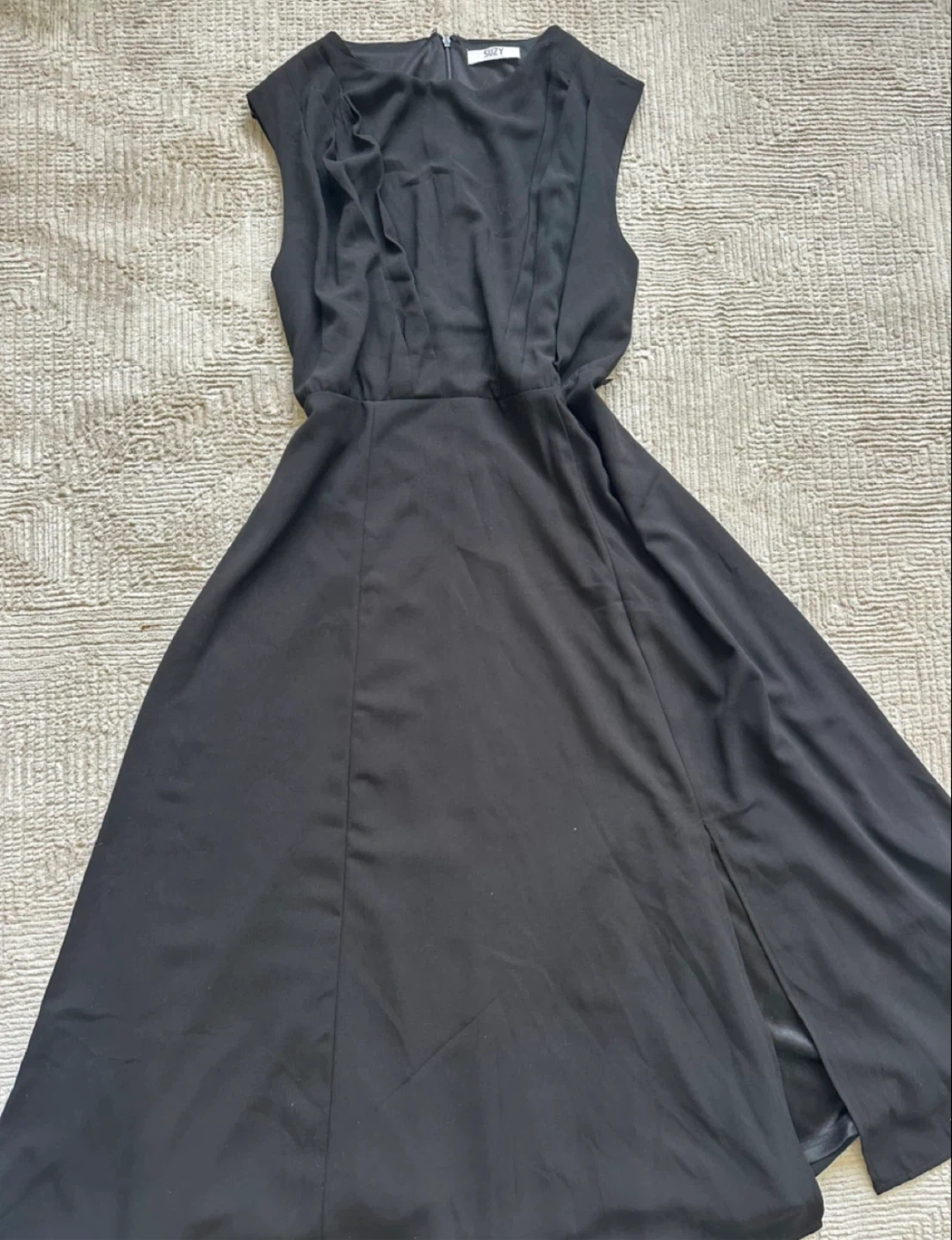 Black Sleeveless Midi Dress