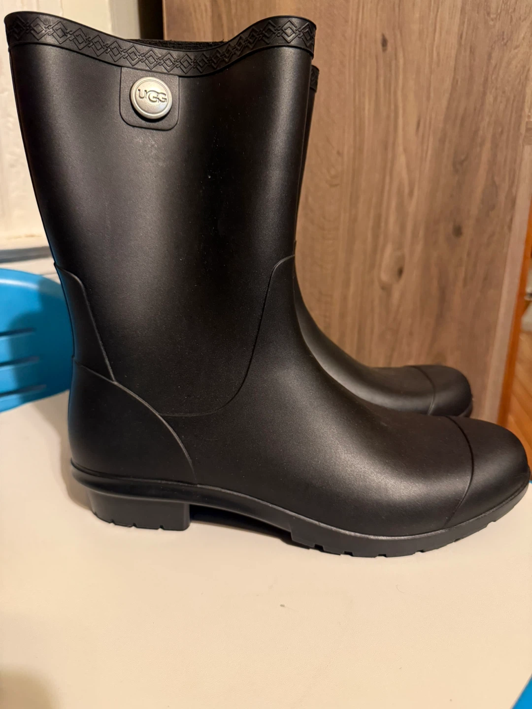 UGG Sienna Mid Rain Boots — Black — Size 9
