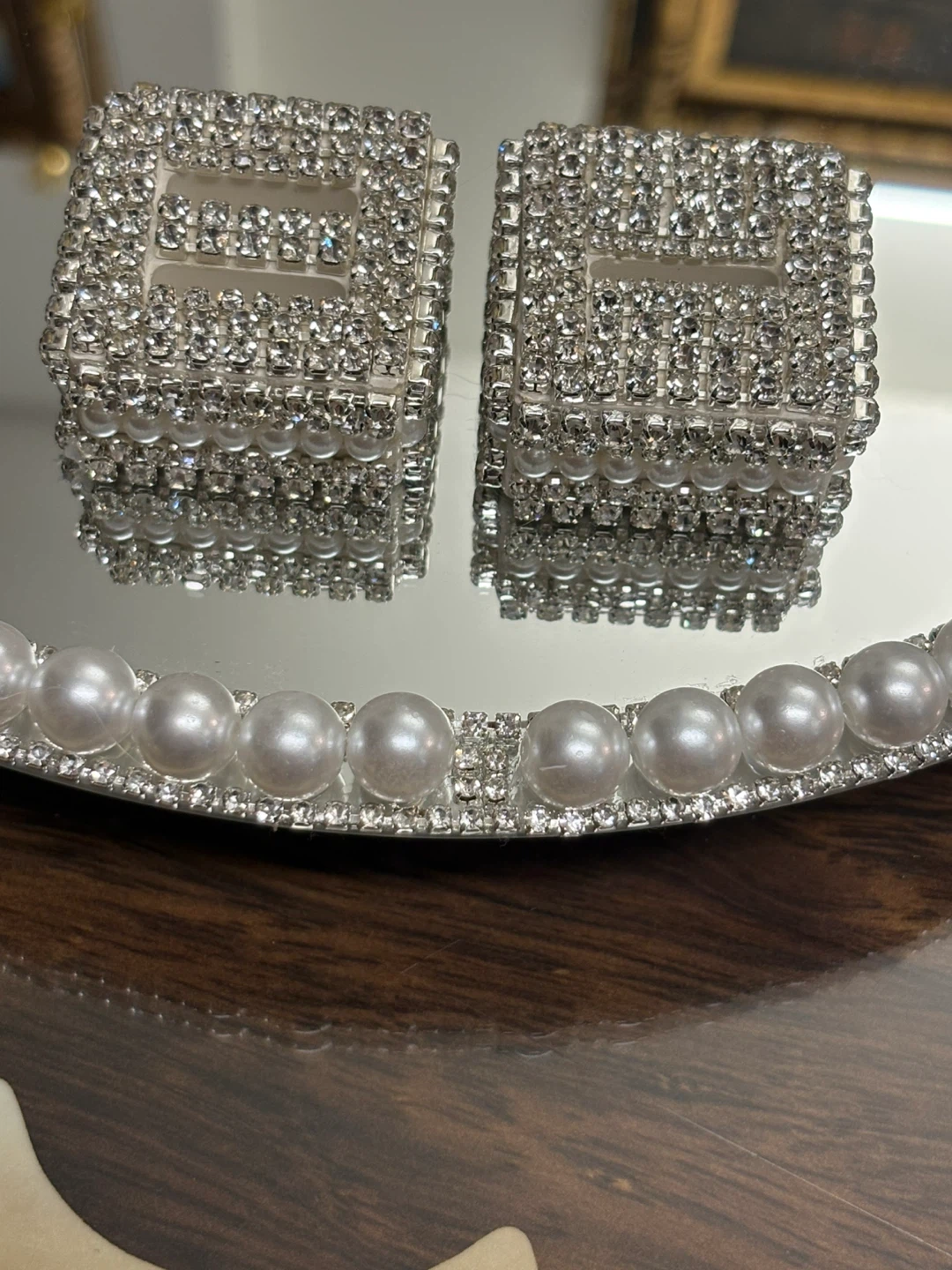 Round Mirror Tray with Faux Pearls & silver rhinestone Border - photo 2