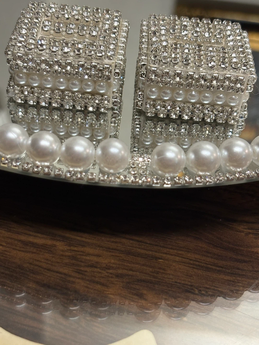 Round Mirror Tray with Faux Pearls & silver rhinestone Border - photo 4