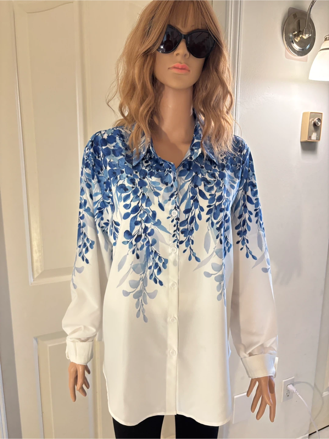 💙 🤍 Women’s NEW White & Blue Long Sleeve Top - Size XXL