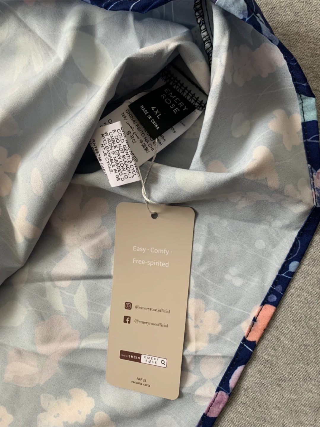 Size 4XL Emery Rose Floral V-Neck Blouse BNWT - photo 3