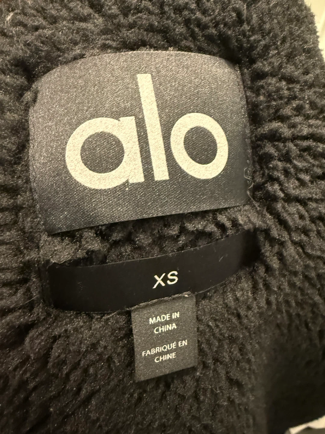 Alo Black Shiny Cropped Puffer Coat - photo 4