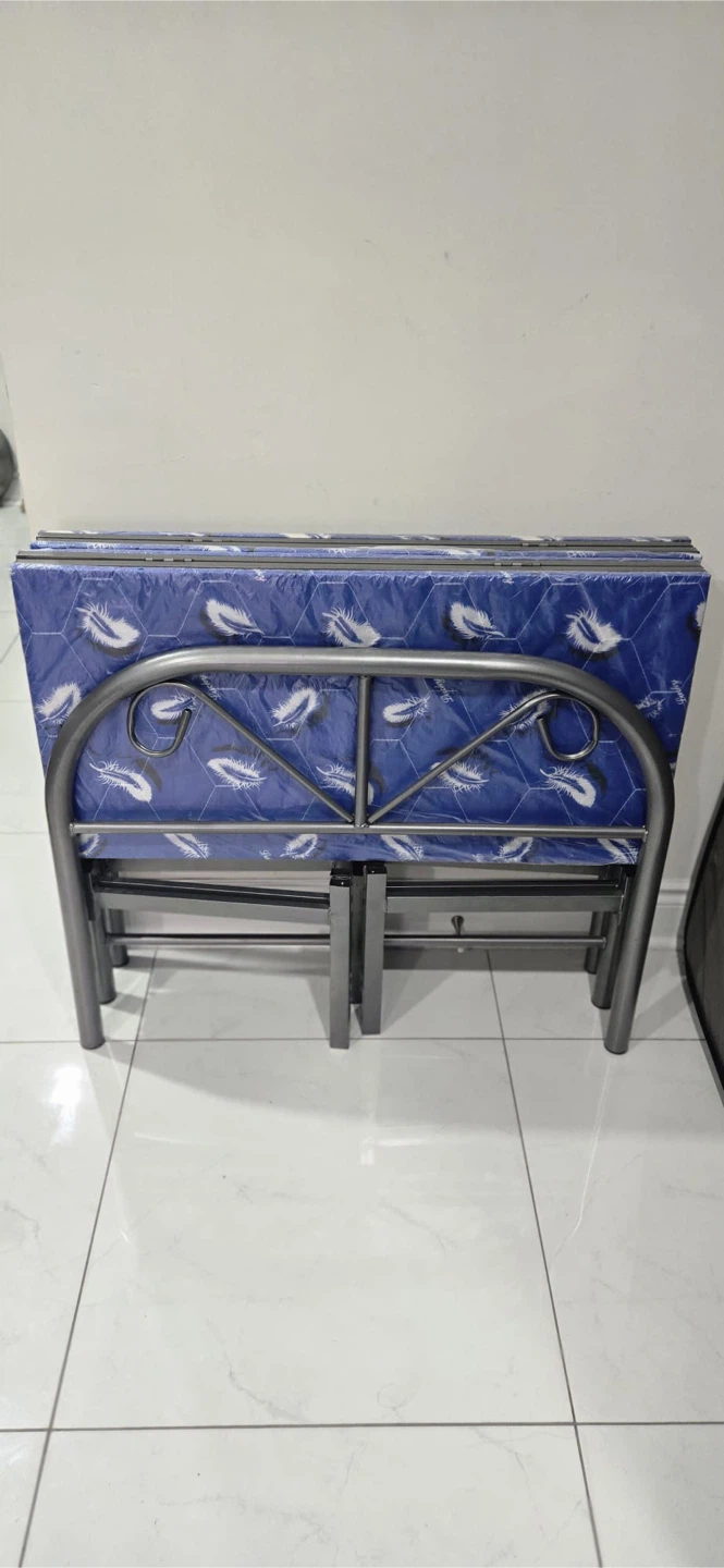 Moving out- Folding Bed Frame with Mattress
