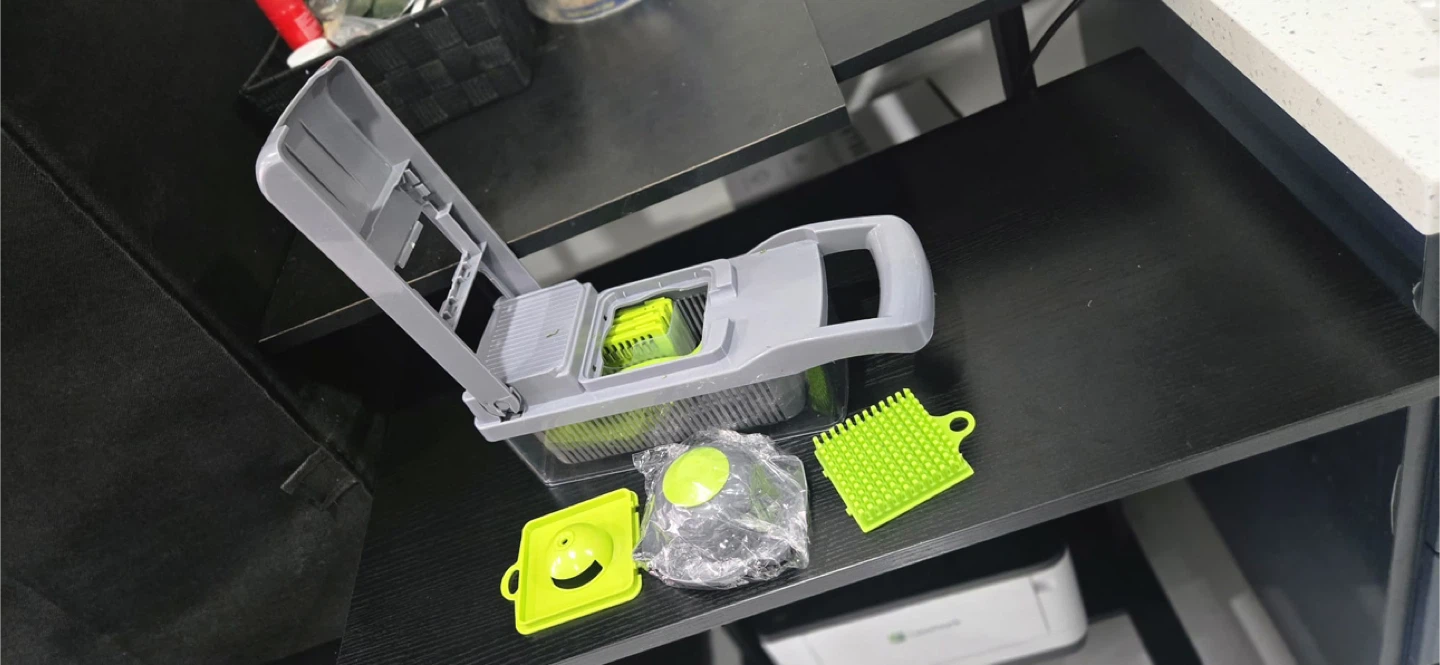 Moving out- Vegetable Chopper and Slicer Set