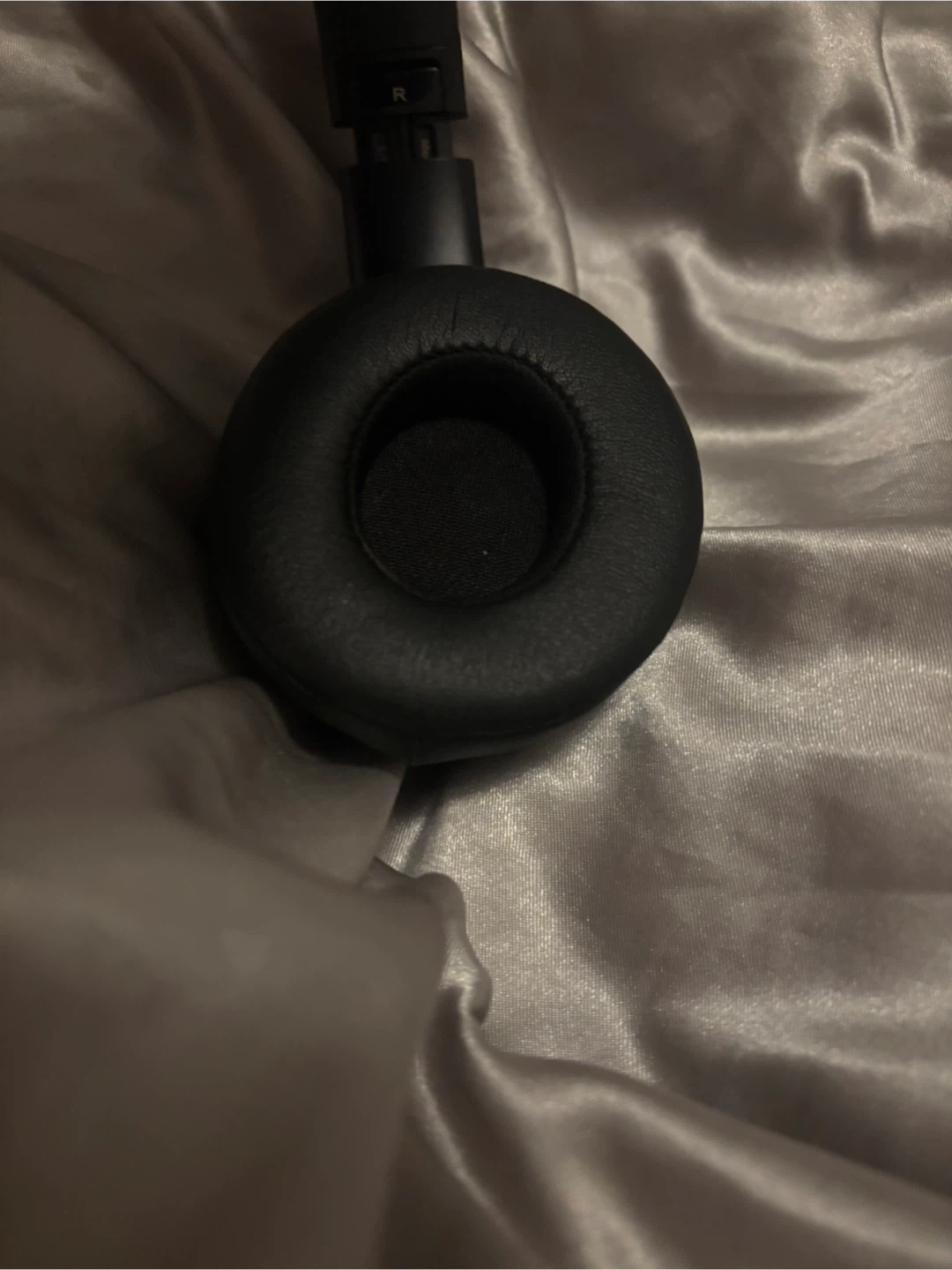 Beats Solo3 Wireless On-Ear Headphones - photo 4