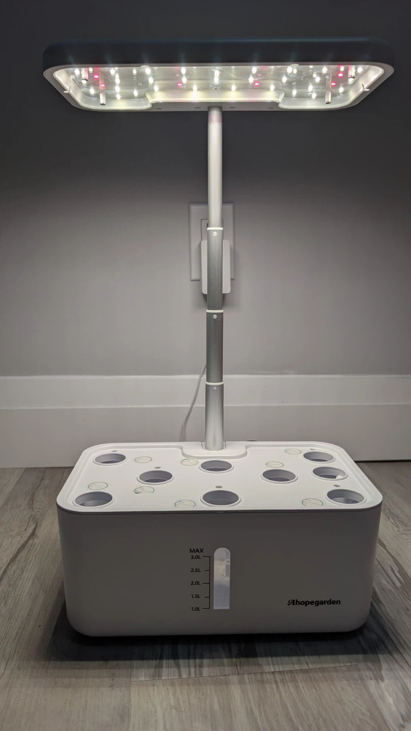 Indoor hydroponic garden planter