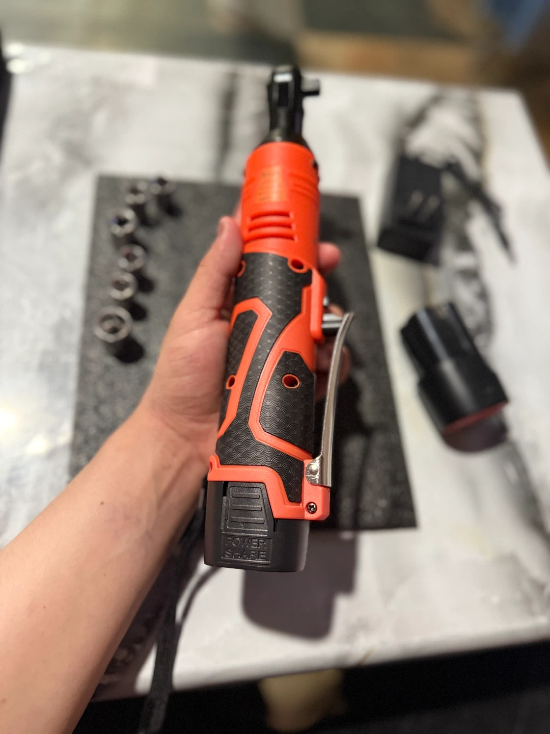 16.8V Cordless Ratchet Wrench Set with Charger and Batteries - photo 3