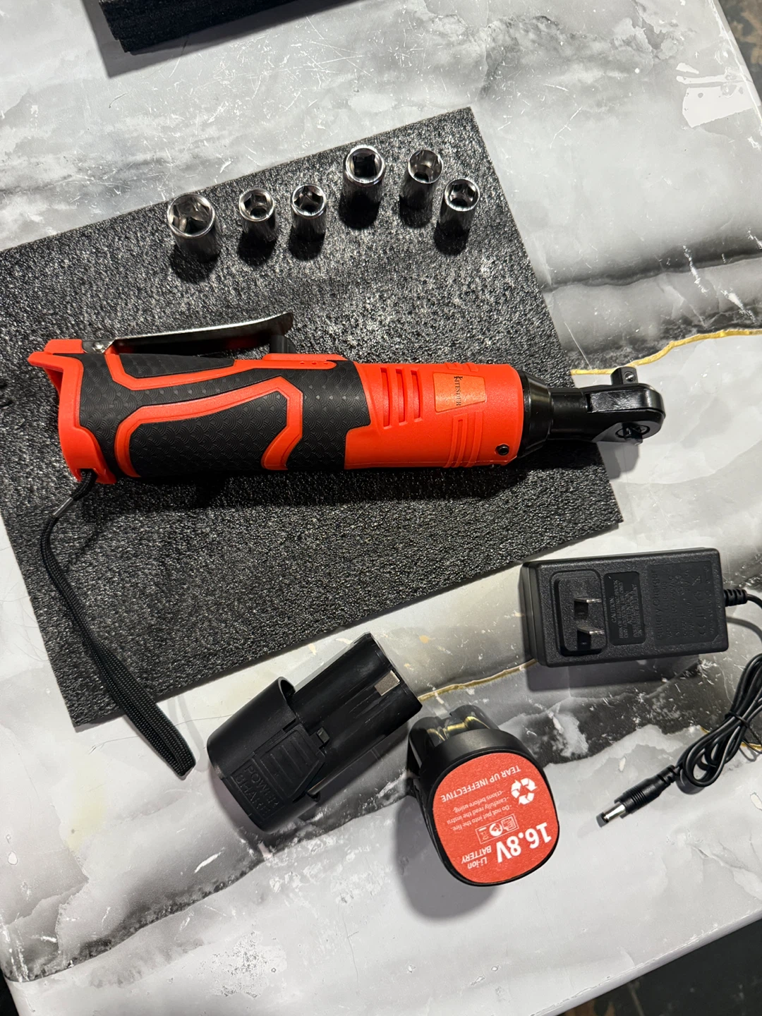 16.8V Cordless Ratchet Wrench Set with Charger and Batteries - photo 2
