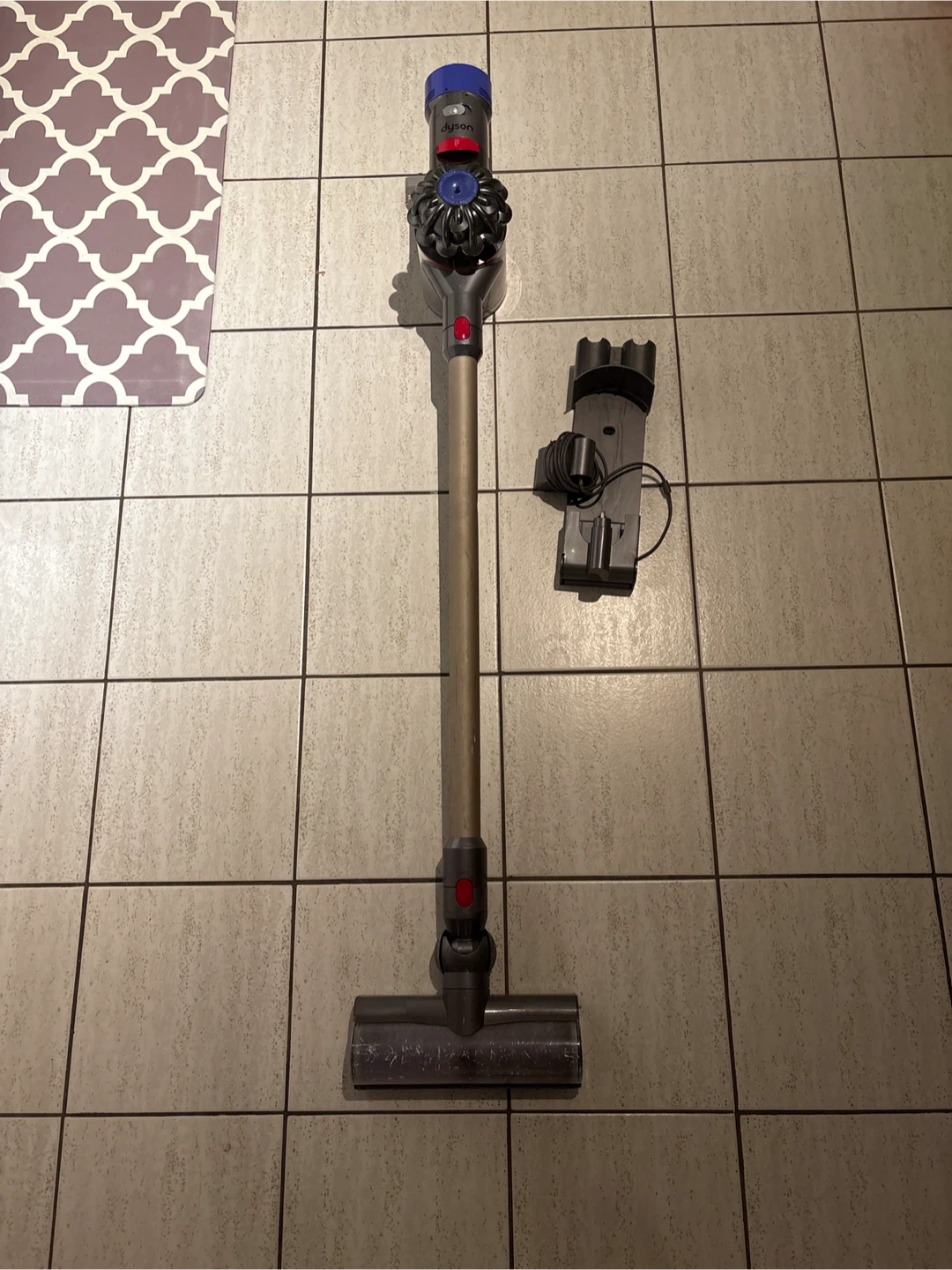 Dyson Cordless Vacuum Cleaner with Wall Mount model SV10 - photo 2