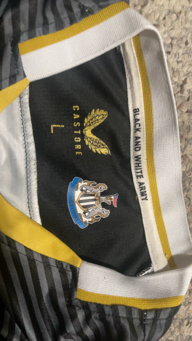 Newcastle United soccer Jersey - Size L - photo 2