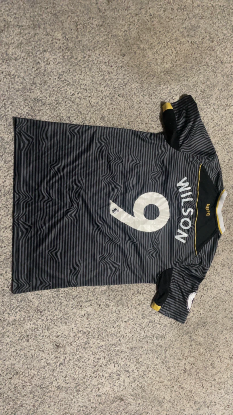 Newcastle United soccer Jersey - Size L