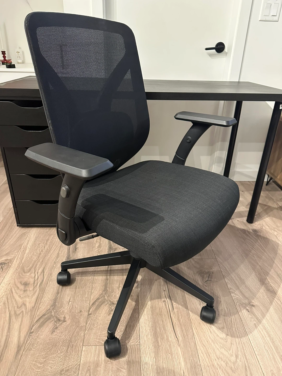 Free delivery - IKEA desk, office chair- new condition - photo 5