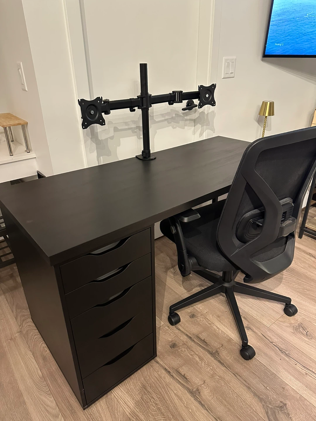 Free delivery - IKEA desk, office chair- new condition - photo 2