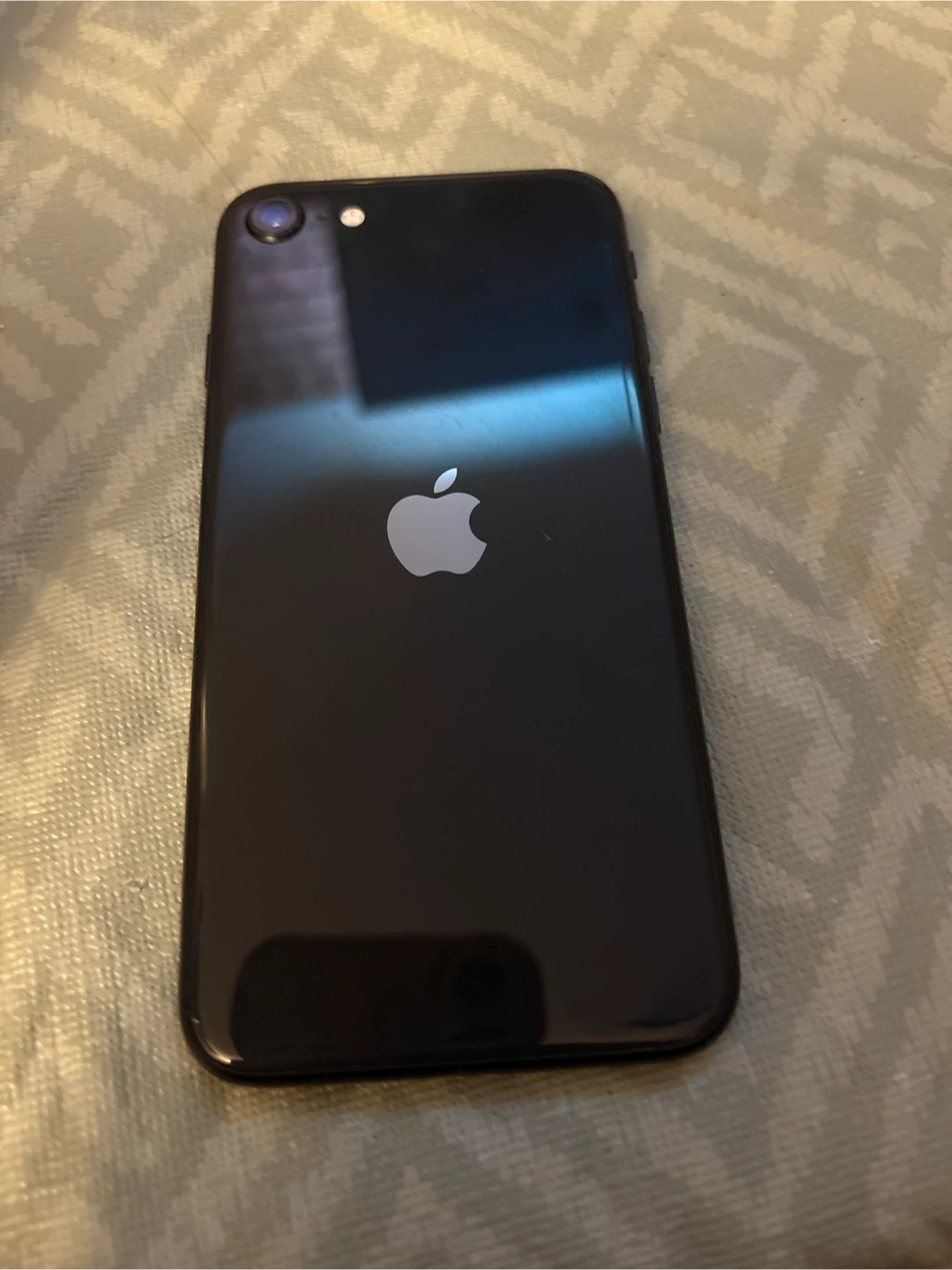 Apple iPhone SE 2020 - photo 2
