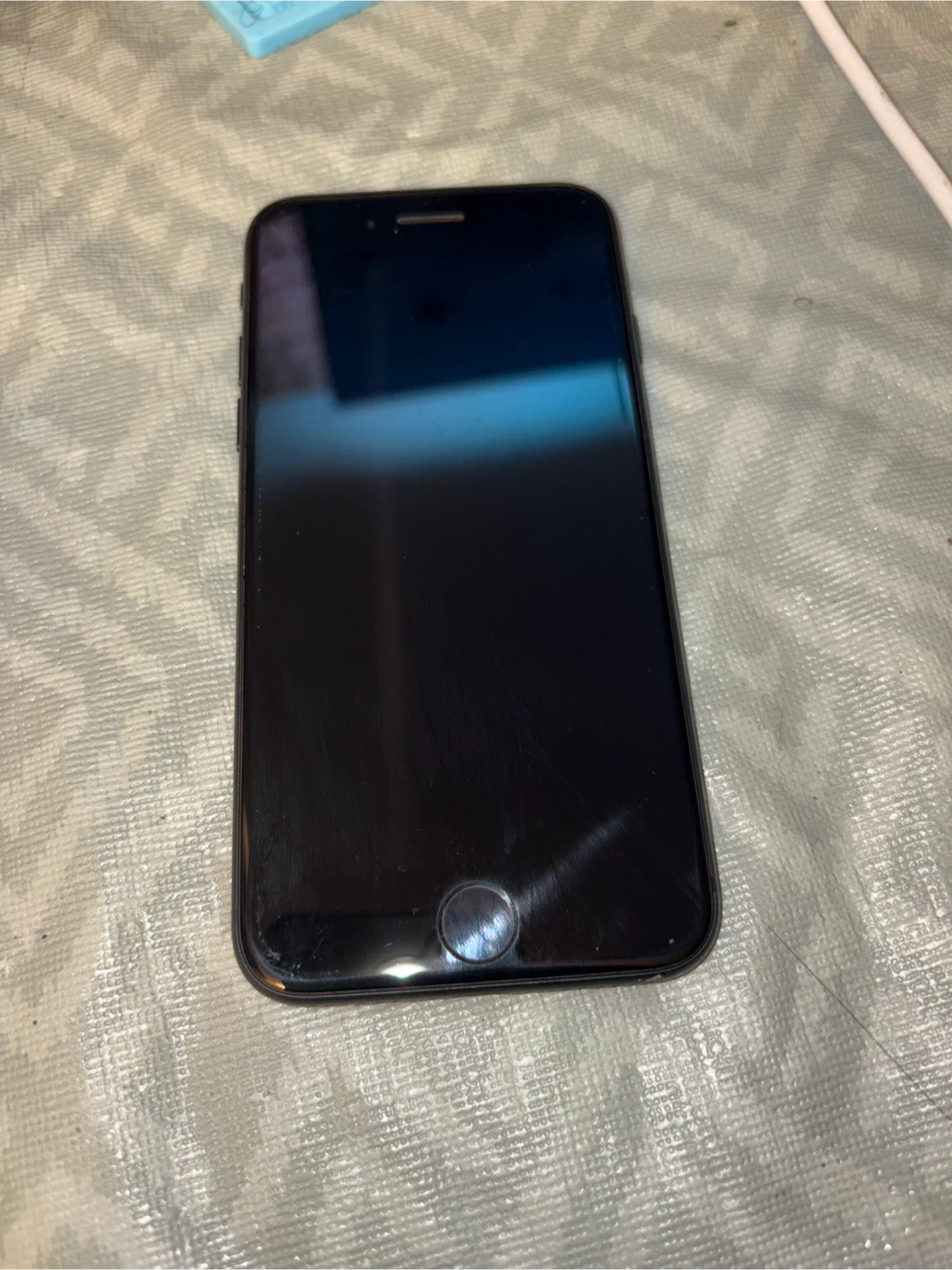 Apple iPhone SE 2020 - photo 3