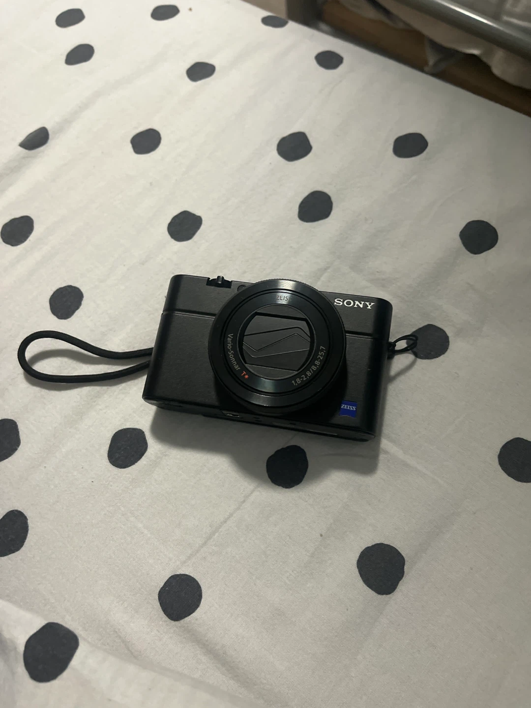 Sony Cyber-shot DSC-RX100 V Digital Camera - photo 2