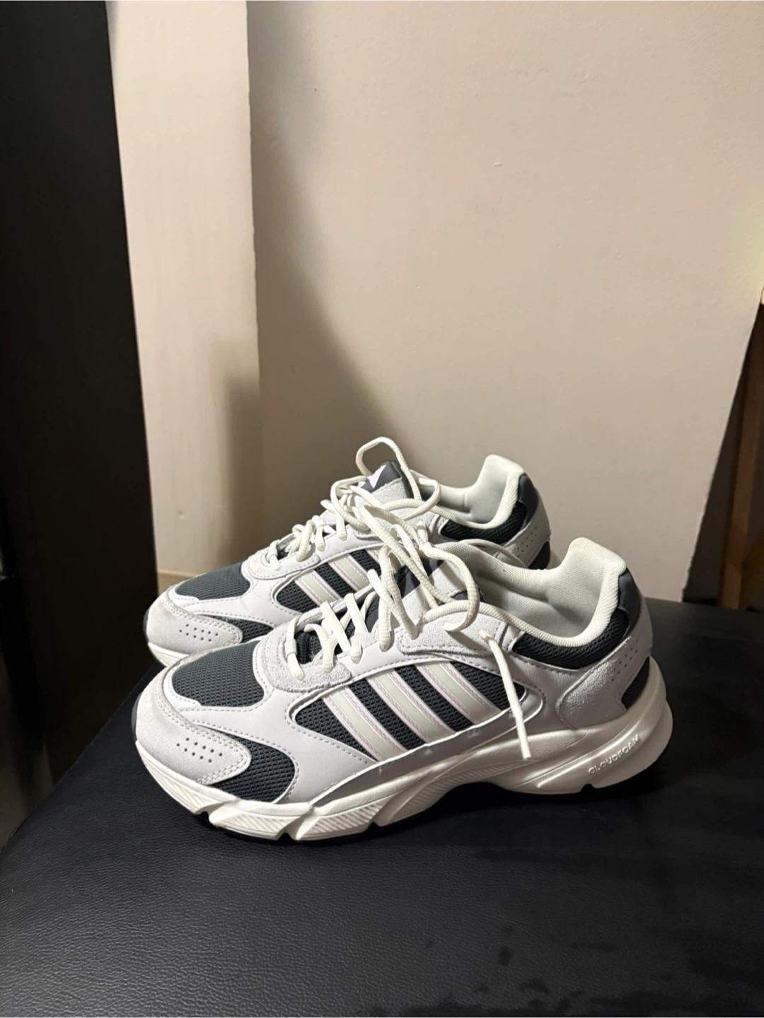 Size: 9.5 M “Adidas Crazychaos 2000” Shoes