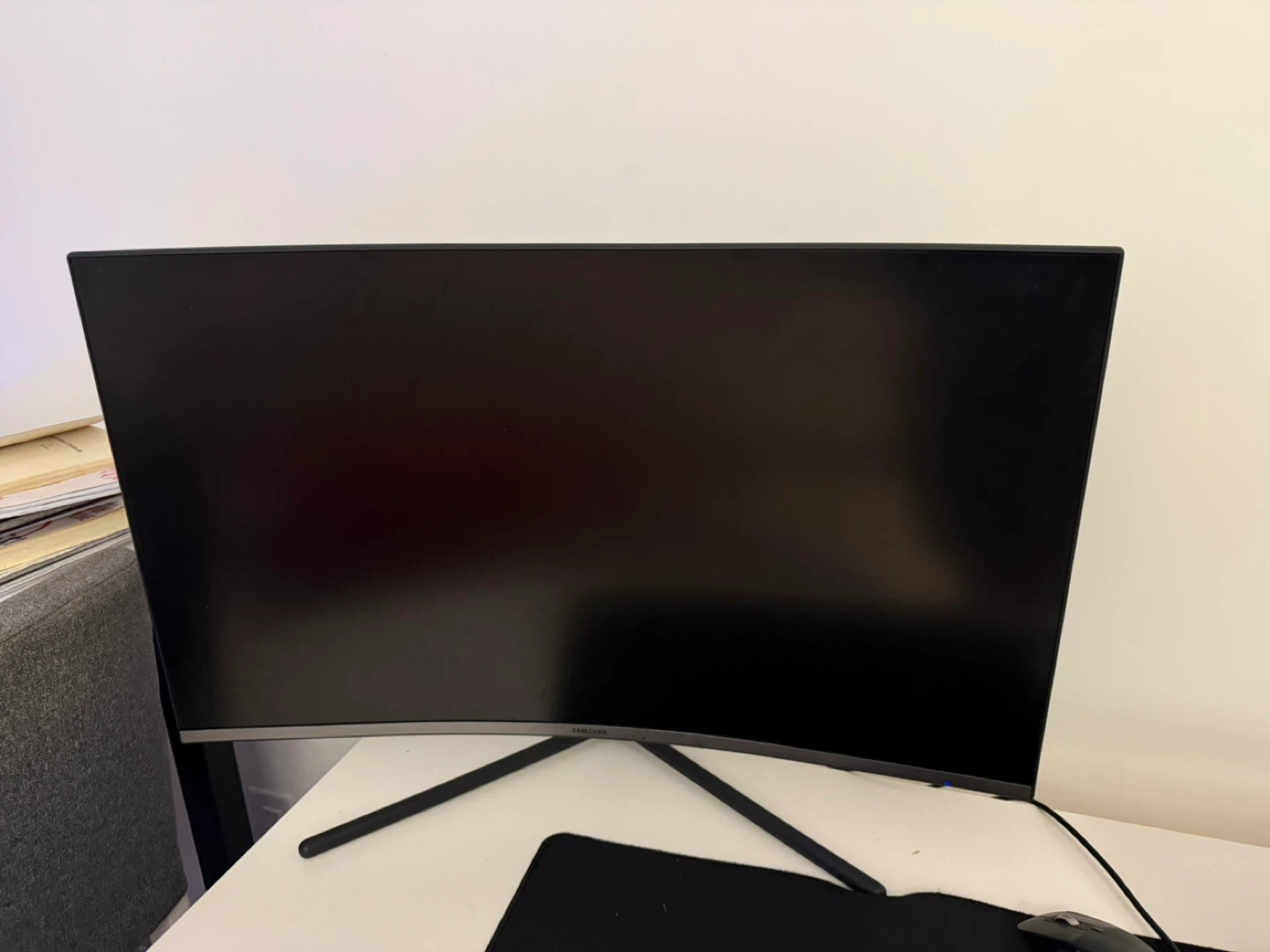 Samsung 32 inch Curved Monitor 4K UHD resolution (3840 × 2160). - photo 2