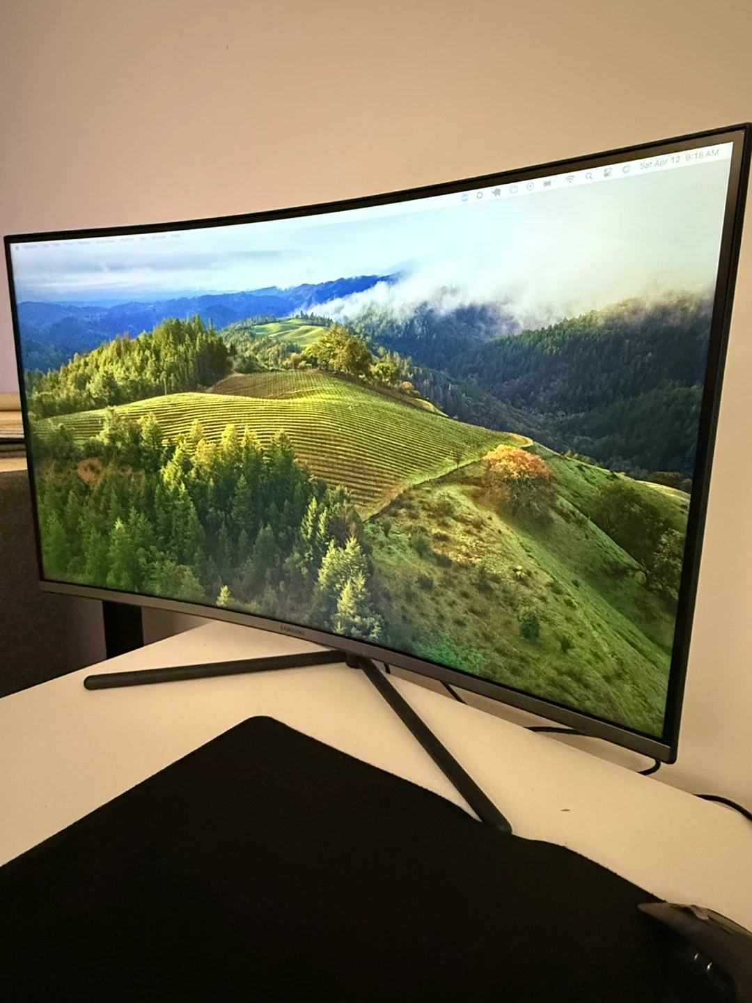 Samsung 32 inch Curved Monitor 4K UHD resolution (3840 × 2160). - photo 3