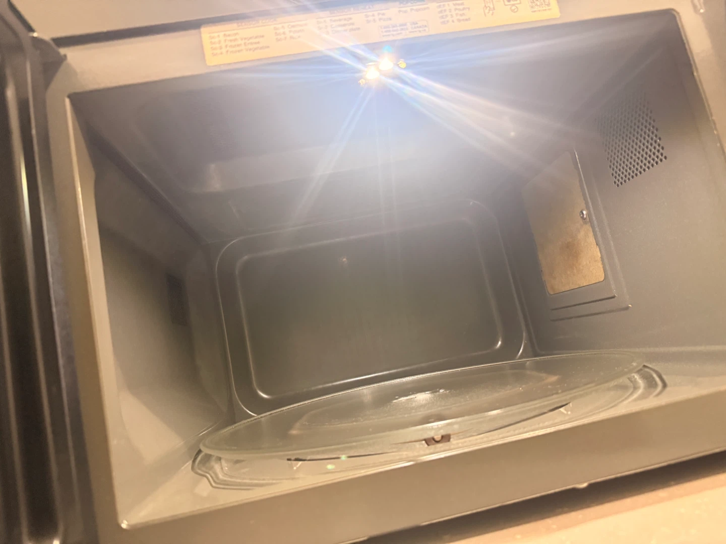 LG Microwave Oven - photo 5