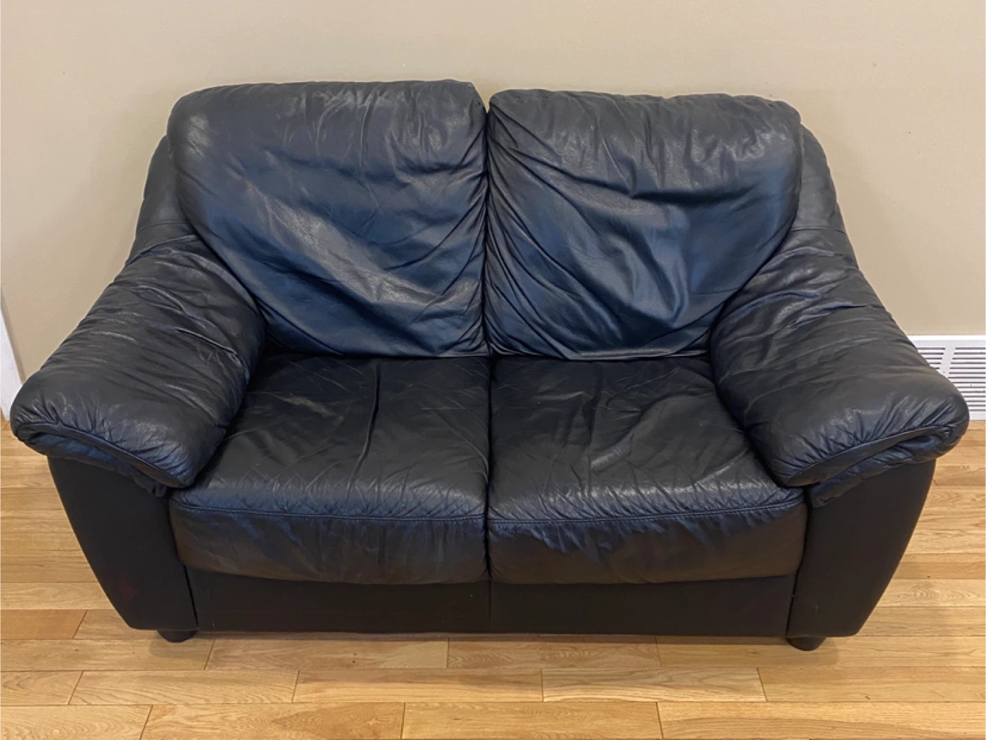 Black Mobilia Genuine Leather Loveseat Sofa (CAN DELIVER)