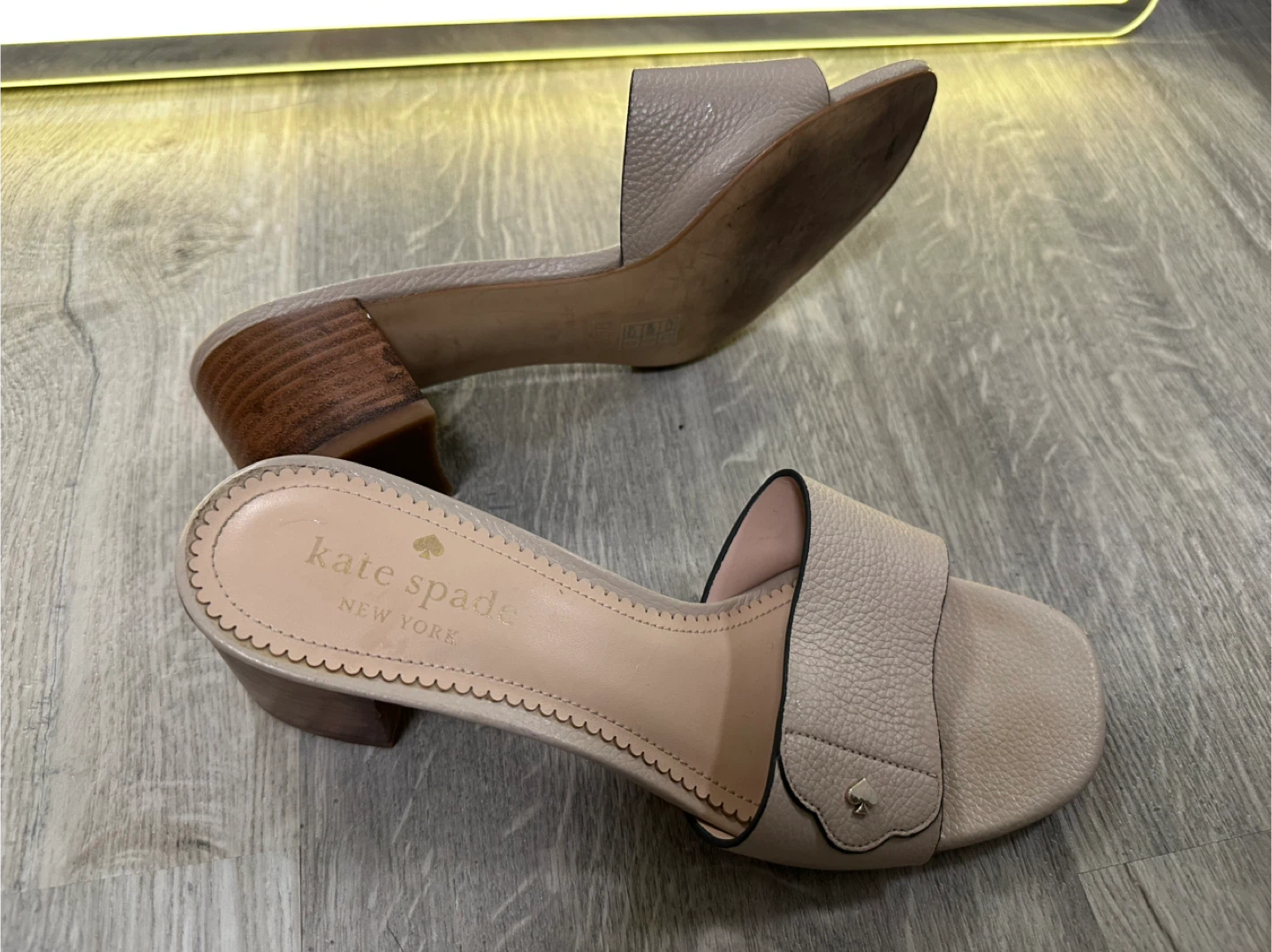 Kate Spade Beige Leather Slide Heels Size 6.5B - photo 3