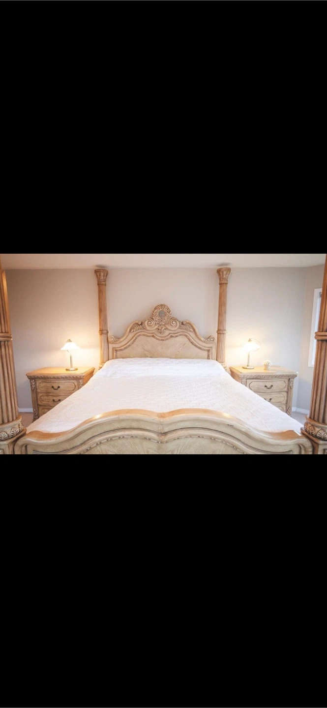 Vintage Wynwood French country Cali king bed frame & day bed!