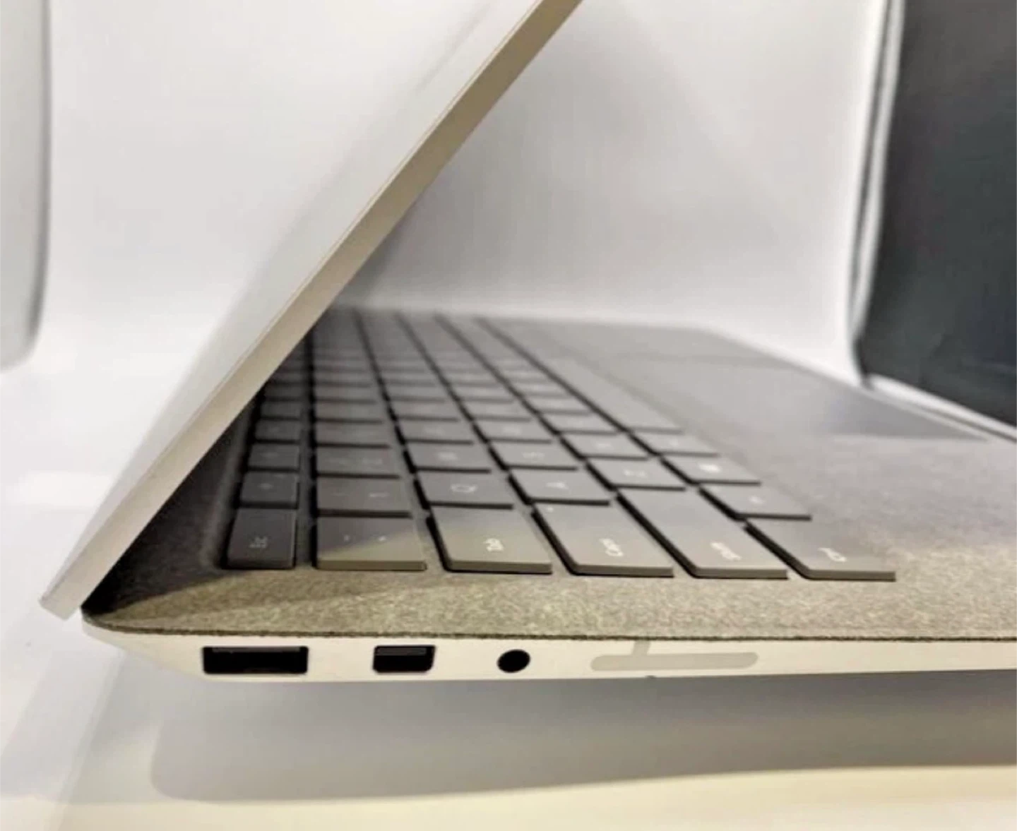 Microsoft Surface Laptop - Touchscreen - photo 2