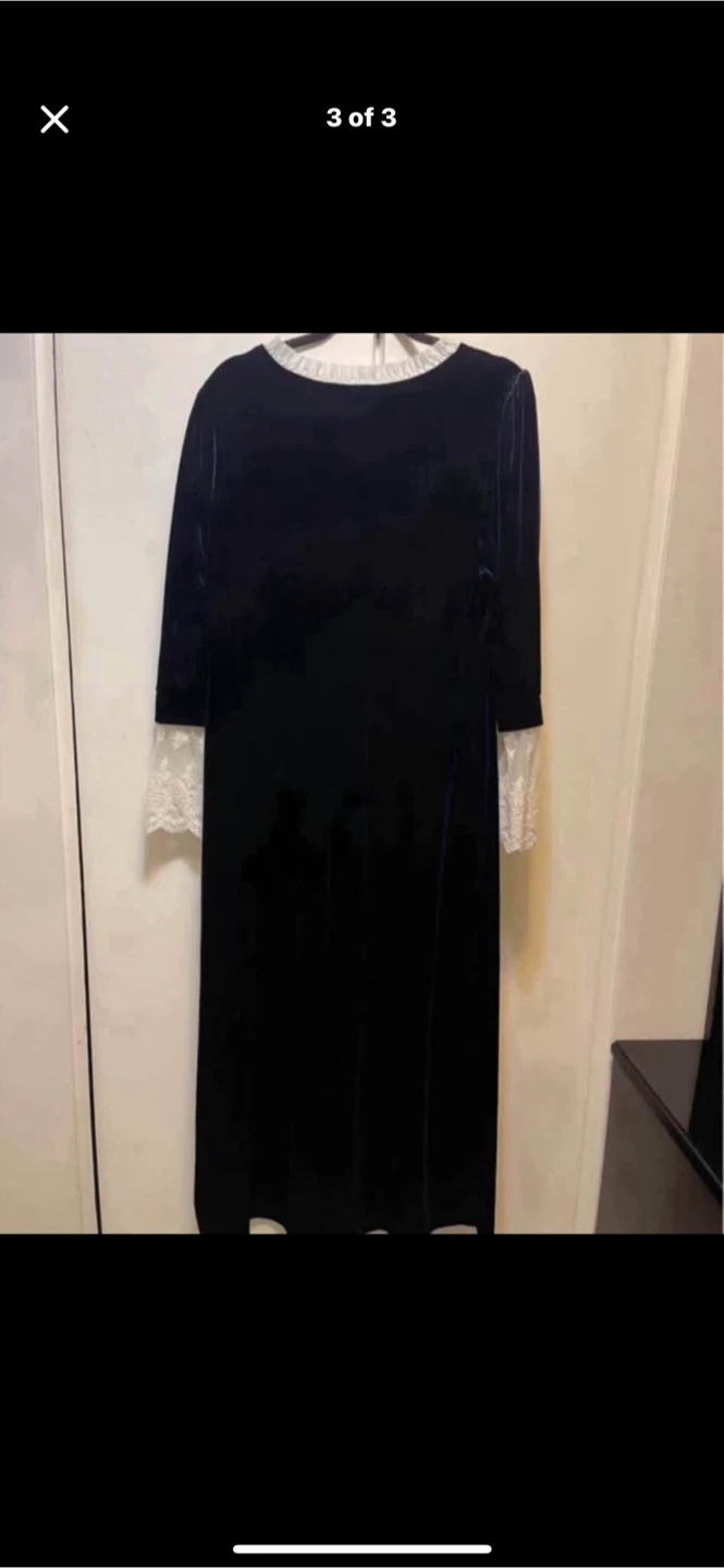 Black Velvet Dress with White Lace Trim - photo 2