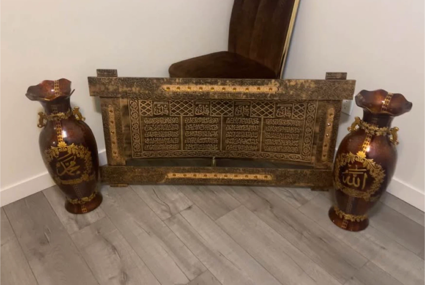Set of 2 Decorative Vases with Wooden Stand