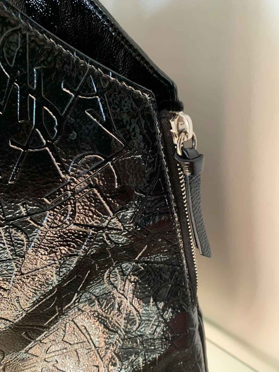 Yves Saint Laurent Black Patent Leather Tote Bag - photo 3
