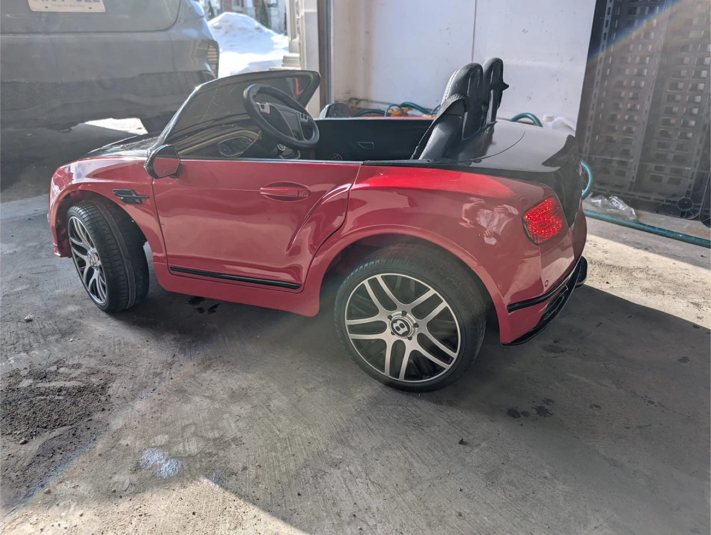 Kidsquad Bentley 12V Ride On - Red and Black - photo 4