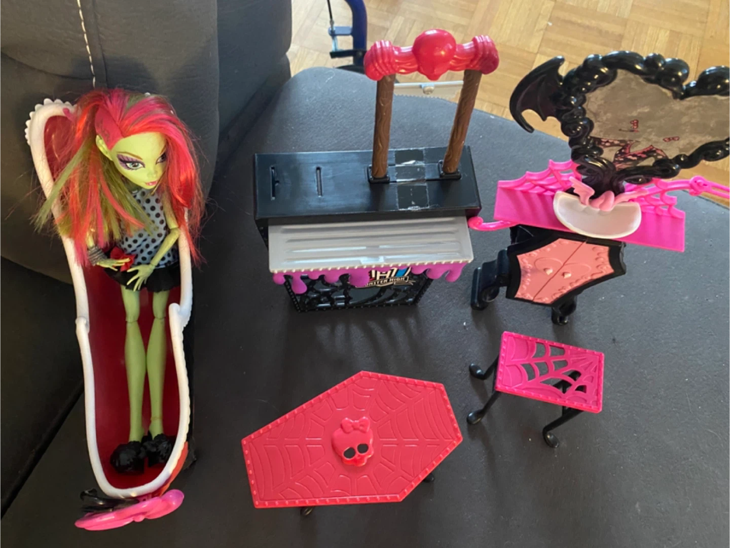 Monster High Doll and Vanity Set - photo 2